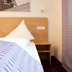 ماكدريمز إسين فندق إسن